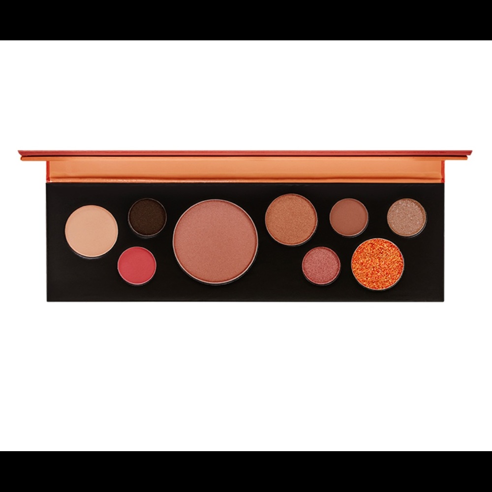 TOUCH IN SOL
Eyeshadow Palette